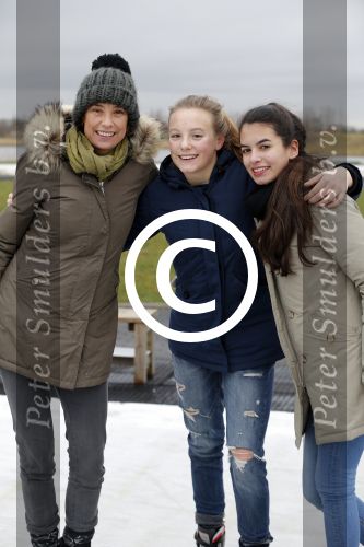Biddinghuizen 31 januari 2016
Training voor de hollandse 100 op de schaatsbaan van Biddinghuizen. Aanwezig oa Prins Bernhard jr met kinderen Prinses Marilene Prins Maurits en Prinses Anna Prins Pieter Christiaan Prinses Emma Prinses Margriet Leontien Zijlaard v Moorsel met man Michael Zijlaard en dochter Indy Rosanna Kluivert met Patrick Nino Demy Shane en Justin Kluivert.
