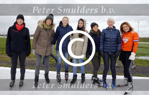 Biddinghuizen 31 januari 2016
Training voor de hollandse 100 op de schaatsbaan van Biddinghuizen. Aanwezig oa Prins Bernhard jr met kinderen Prinses Marilene Prins Maurits en Prinses Anna Prins Pieter Christiaan Prinses Emma Prinses Margriet Leontien Zijlaard v Moorsel met man Michael Zijlaard en dochter Indy Rosanna Kluivert met Patrick Nino Demy Shane en Justin Kluivert.