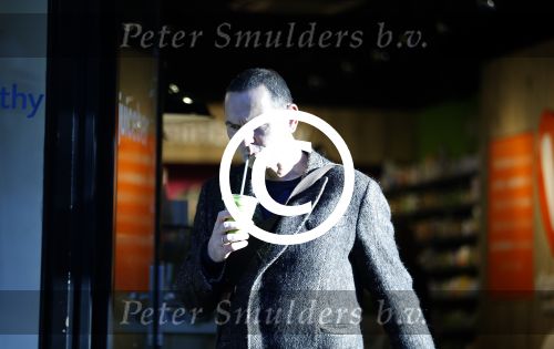 Amsterdam 25 januari 2016 
Raoul Heertje koopt drankje in de vitaminestore.