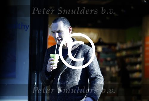 Amsterdam 25 januari 2016 
Raoul Heertje koopt drankje in de vitaminestore.