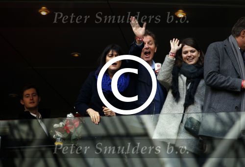 Amsterdam 7 februari 2016
Afscheid John Heitinga voor de wedstrijd AJAX-Feyenoord in de arena.
Zijn vrouw Charlotte Sophie en kinderen Jezebel en Lennox zijn ook aanwezig.
Robert ten Brink met vrouw en dochter