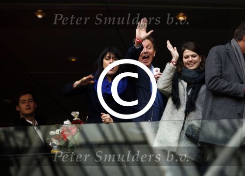 Amsterdam 7 februari 2016
Afscheid John Heitinga voor de wedstrijd AJAX-Feyenoord in de arena.
Zijn vrouw Charlotte Sophie en kinderen Jezebel en Lennox zijn ook aanwezig.
Robert ten Brink met vrouw en dochter