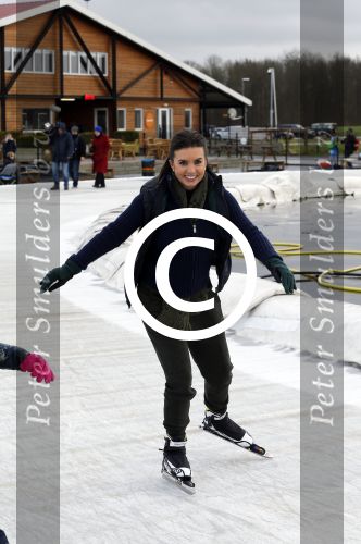 Biddinghuizen 31 januari 2016
Training voor de hollandse 100 op de schaatsbaan van Biddinghuizen. Aanwezig oa Prins Bernhard jr met kinderen Prinses Marilene Prins Maurits en Prinses Anna Prins Pieter Christiaan Prinses Emma Prinses Margriet Leontien Zijlaard v Moorsel met man Michael Zijlaard en dochter Indy Rosanna Kluivert met Patrick Nino Demy Shane en Justin Kluivert.