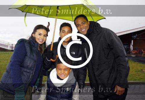 Biddinghuizen 31 januari 2016
Training voor de hollandse 100 op de schaatsbaan van Biddinghuizen. Aanwezig oa Prins Bernhard jr met kinderen Prinses Marilene Prins Maurits en Prinses Anna Prins Pieter Christiaan Prinses Emma Prinses Margriet Leontien Zijlaard v Moorsel met man Michael Zijlaard en dochter Indy Rosanna Kluivert met Patrick Nino Demy Shane en Justin Kluivert.