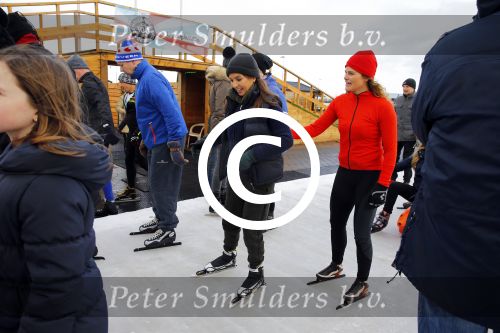 Biddinghuizen 31 januari 2016
Training voor de hollandse 100 op de schaatsbaan van Biddinghuizen. Aanwezig oa Prins Bernhard jr met kinderen Prinses Marilene Prins Maurits en Prinses Anna Prins Pieter Christiaan Prinses Emma Prinses Margriet Leontien Zijlaard v Moorsel met man Michael Zijlaard en dochter Indy Rosanna Kluivert met Patrick Nino Demy Shane en Justin Kluivert.