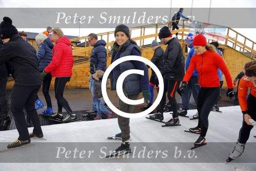 Biddinghuizen 31 januari 2016
Training voor de hollandse 100 op de schaatsbaan van Biddinghuizen. Aanwezig oa Prins Bernhard jr met kinderen Prinses Marilene Prins Maurits en Prinses Anna Prins Pieter Christiaan Prinses Emma Prinses Margriet Leontien Zijlaard v Moorsel met man Michael Zijlaard en dochter Indy Rosanna Kluivert met Patrick Nino Demy Shane en Justin Kluivert.