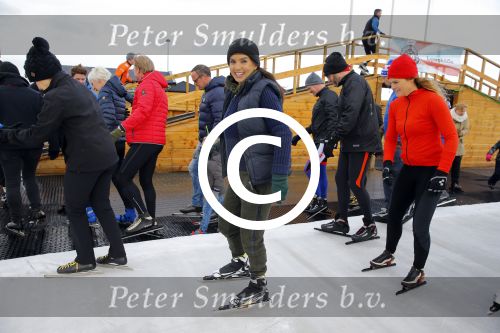 Biddinghuizen 31 januari 2016
Training voor de hollandse 100 op de schaatsbaan van Biddinghuizen. Aanwezig oa Prins Bernhard jr met kinderen Prinses Marilene Prins Maurits en Prinses Anna Prins Pieter Christiaan Prinses Emma Prinses Margriet Leontien Zijlaard v Moorsel met man Michael Zijlaard en dochter Indy Rosanna Kluivert met Patrick Nino Demy Shane en Justin Kluivert.