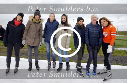 Biddinghuizen 31 januari 2016
Training voor de hollandse 100 op de schaatsbaan van Biddinghuizen. Aanwezig oa Prins Bernhard jr met kinderen Prinses Marilene Prins Maurits en Prinses Anna Prins Pieter Christiaan Prinses Emma Prinses Margriet Leontien Zijlaard v Moorsel met man Michael Zijlaard en dochter Indy Rosanna Kluivert met Patrick Nino Demy Shane en Justin Kluivert.