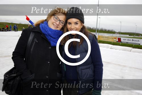 Biddinghuizen 31 januari 2016
Training voor de hollandse 100 op de schaatsbaan van Biddinghuizen. Aanwezig oa Prins Bernhard jr met kinderen Prinses Marilene Prins Maurits en Prinses Anna Prins Pieter Christiaan Prinses Emma Prinses Margriet Leontien Zijlaard v Moorsel met man Michael Zijlaard en dochter Indy Rosanna Kluivert met Patrick Nino Demy Shane en Justin Kluivert.