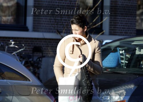 Amsterdam 17 januari 2016
de ex van Ruben Nicolai neemt zijn auto mee.