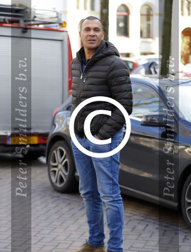 Amsterdam 28 januari 2016 
Ruud Gullit met zijn mercedes A klasse in Amsterdam zuid.