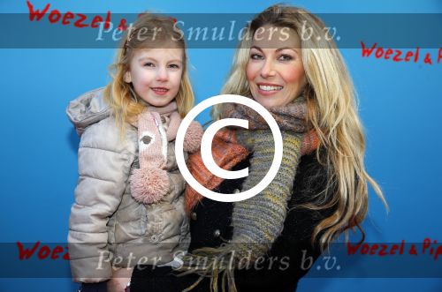 Amsterdam 17 januari 2016
Premiere Woezel en Pip in Tuschinski. Babette v VeenSusan Smit met dochter