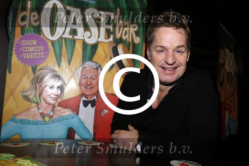 Rotterdam 21 januari 2016
Presentatie de oase bar met oa Gerard Cox Joke Bruijs Brigitte Kaandorp Ron Brandsteder Jacques Herb Johnny Kraaykamp jr Tony Neef Ernst Daniel Smid Veldhuis en Kemper en Martin v Waardenberg.
