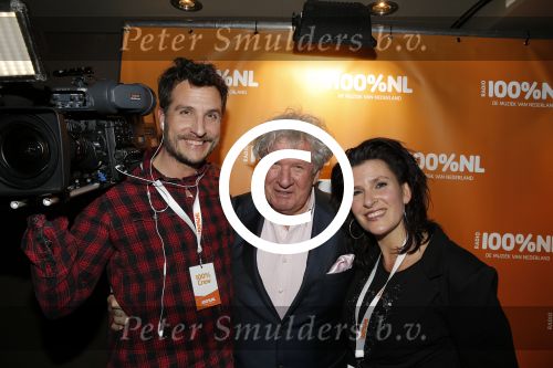 Uitgeest 2 februari 2016
Uitreiking 100% NL awards bij A9 studio\'s. Willibrord Frequin met zoon Louis en dochter Rebecca en vriendin