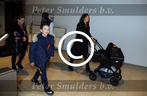 Amsterdam 19 januari 2016
Yolanthe Sneijder Cabau en Jessey Sneijder op schiphol met Xess Xava. Ze vliegen terug naar istanbul