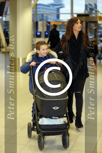 Amsterdam 19 januari 2016
Yolanthe Sneijder Cabau en Jessey Sneijder op schiphol met Xess Xava. Ze vliegen terug naar istanbul