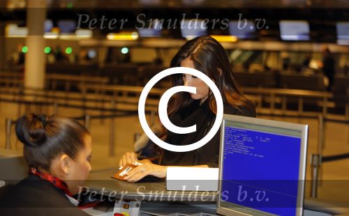 Amsterdam 19 januari 2016
Yolanthe Sneijder Cabau en Jessey Sneijder op schiphol met Xess Xava. Ze vliegen terug naar istanbul