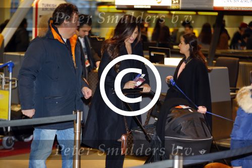 Amsterdam 19 januari 2016
Yolanthe Sneijder Cabau en Jessey Sneijder op schiphol met Xess Xava. Ze vliegen terug naar istanbul