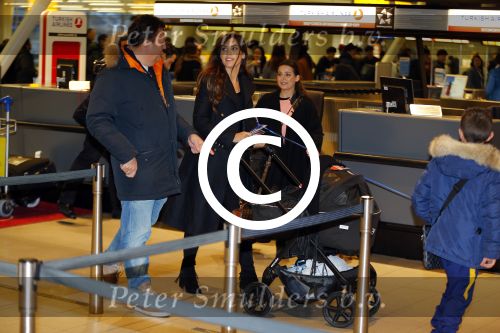 Amsterdam 19 januari 2016
Yolanthe Sneijder Cabau en Jessey Sneijder op schiphol met Xess Xava. Ze vliegen terug naar istanbul