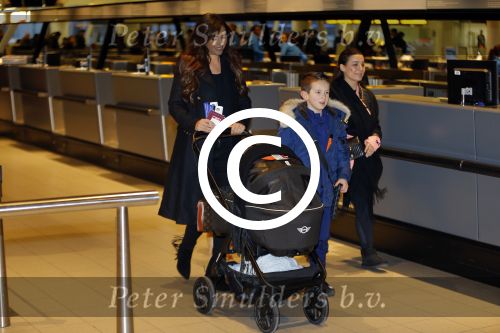 Amsterdam 19 januari 2016
Yolanthe Sneijder Cabau en Jessey Sneijder op schiphol met Xess Xava. Ze vliegen terug naar istanbul