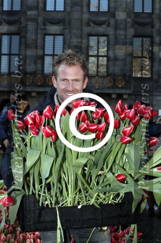 Amsterdam 21 januari 2017 
Boer Tom Groot bij event met tulpen bij paleis op de dam.