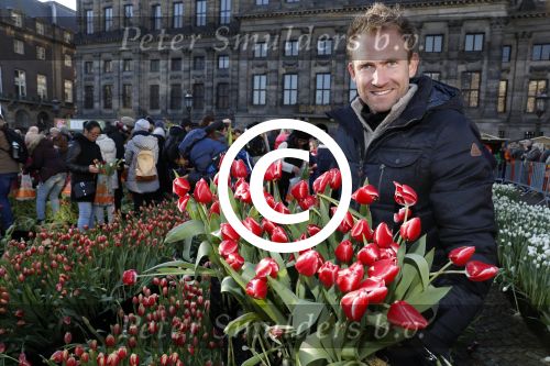 Amsterdam 21 januari 2017 
Boer Tom Groot bij event met tulpen bij paleis op de dam.