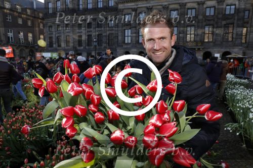 Amsterdam 21 januari 2017 
Boer Tom Groot bij event met tulpen bij paleis op de dam.