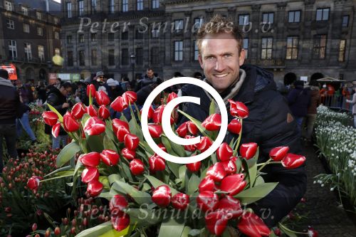 Amsterdam 21 januari 2017 
Boer Tom Groot bij event met tulpen bij paleis op de dam.