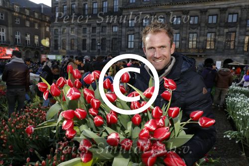 Amsterdam 21 januari 2017 
Boer Tom Groot bij event met tulpen bij paleis op de dam.