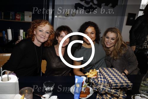 Amsterdam 11 januari 2017
Presentatie boek Opvliegers! 
Proosten op het boek en het nieuwe Jaar 2017 met oa Peggy Vrijens, Sandra Mattie, Laura Vlasblom, Antje Monteiro, Carolina Mout en Cystine Carreon Rick Engelkes