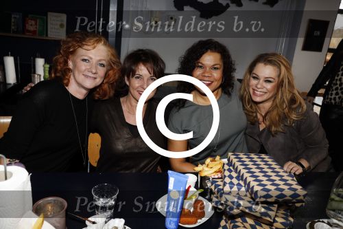 Amsterdam 11 januari 2017
Presentatie boek Opvliegers! 
Proosten op het boek en het nieuwe Jaar 2017 met oa Peggy Vrijens, Sandra Mattie, Laura Vlasblom, Antje Monteiro, Carolina Mout en Cystine Carreon Rick Engelkes