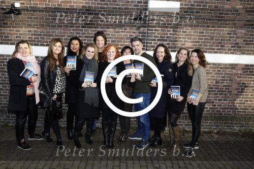 Amsterdam 11 januari 2017
Presentatie boek Opvliegers! 
Proosten op het boek en het nieuwe Jaar 2017 met oa Peggy Vrijens, Sandra Mattie, Laura Vlasblom, Antje Monteiro, Carolina Mout en Cystine Carreon Rick Engelkes