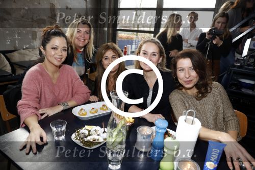 Amsterdam 11 januari 2017
Presentatie boek Opvliegers! 
Proosten op het boek en het nieuwe Jaar 2017 met oa Peggy Vrijens, Sandra Mattie, Laura Vlasblom, Antje Monteiro, Carolina Mout en Cystine Carreon Rick Engelkes