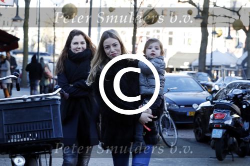 Amsterdam 19 januari 2017 
Christie Bokma met een vriendin en het kindje van vriendin in amsterdam zuid.