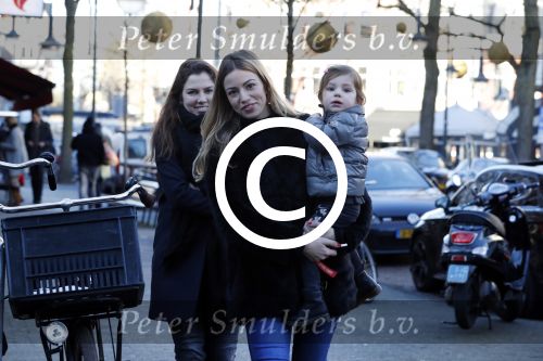 Amsterdam 19 januari 2017 
Christie Bokma met een vriendin en het kindje van vriendin in amsterdam zuid.