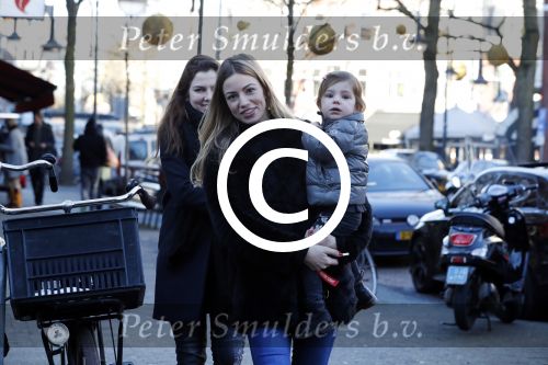 Amsterdam 19 januari 2017 
Christie Bokma met een vriendin en het kindje van vriendin in amsterdam zuid.