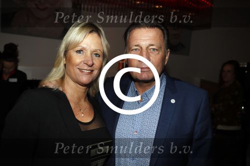 Hoorn 16 januari 2017
Premiere van FIFA Blatter, de val van de voetbalkeizer, in Schouwburg Het Park in Hoorn. Co Adriaanse met vrouw