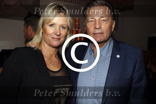 Hoorn 16 januari 2017
Premiere van FIFA Blatter, de val van de voetbalkeizer, in Schouwburg Het Park in Hoorn. Co Adriaanse met vrouw