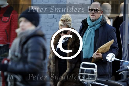 Amsterdam 21 januari 2017  
Connie Witteman met partner Eugene v Dun op de cornelis schuytstraat.