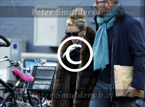 Amsterdam 21 januari 2017  
Connie Witteman met partner Eugene v Dun op de cornelis schuytstraat.
