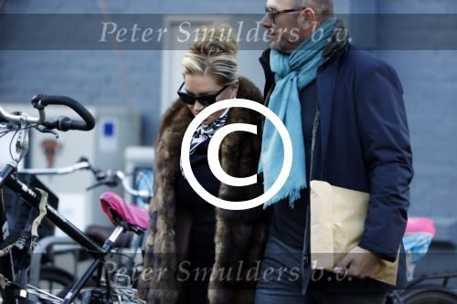 Amsterdam 21 januari 2017  
Connie Witteman met partner Eugene v Dun op de cornelis schuytstraat.