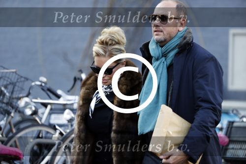 Amsterdam 21 januari 2017  
Connie Witteman met partner Eugene v Dun op de cornelis schuytstraat.