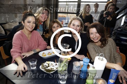 Amsterdam 11 januari 2017
Presentatie boek Opvliegers! 
Proosten op het boek en het nieuwe Jaar 2017 met oa Peggy Vrijens, Sandra Mattie, Laura Vlasblom, Antje Monteiro, Carolina Mout en Cystine Carreon Rick Engelkes