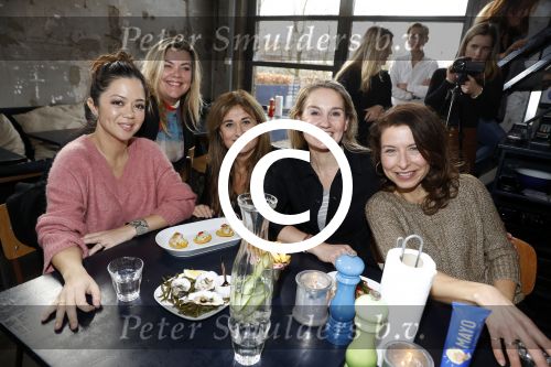 Amsterdam 11 januari 2017
Presentatie boek Opvliegers! 
Proosten op het boek en het nieuwe Jaar 2017 met oa Peggy Vrijens, Sandra Mattie, Laura Vlasblom, Antje Monteiro, Carolina Mout en Cystine Carreon Rick Engelkes