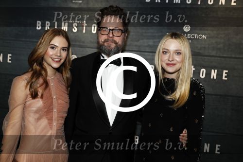 Amsterdam 9 januari 2016
Premiere Brimstone in Tuschinski met oa Emilia Jones en Dakota Fanning gemaakt door regisseur Martin Koolhoven .
Dakota Fanning en Emilia Jones en Martin Koolhoven