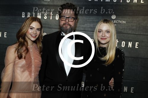 Amsterdam 9 januari 2016
Premiere Brimstone in Tuschinski met oa Emilia Jones en Dakota Fanning gemaakt door regisseur Martin Koolhoven .
Dakota Fanning en Emilia Jones en Martin Koolhoven