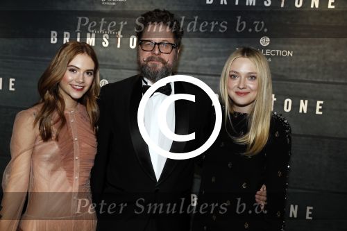 Amsterdam 9 januari 2016
Premiere Brimstone in Tuschinski met oa Emilia Jones en Dakota Fanning gemaakt door regisseur Martin Koolhoven .
Dakota Fanning en Emilia Jones en Martin Koolhoven