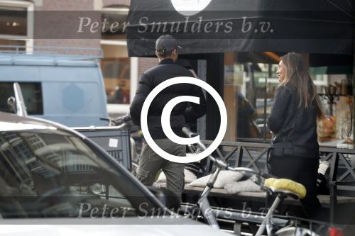 Amsterdam 20 januari 2017
Dave Roelvink met zijn nieuwe vriendin Julia Mekkes nadat ze geluncht hebben bij v Dam op de cornelis Schuytstraat