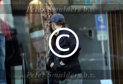 Amsterdam 20 januari 2017
Dave Roelvink met zijn nieuwe vriendin Julia Mekkes nadat ze geluncht hebben bij v Dam op de cornelis Schuytstraat