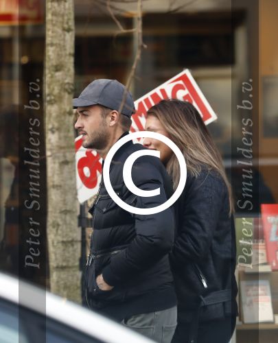 Amsterdam 20 januari 2017
Dave Roelvink met zijn nieuwe vriendin Julia Mekkes nadat ze geluncht hebben bij v Dam op de cornelis Schuytstraat